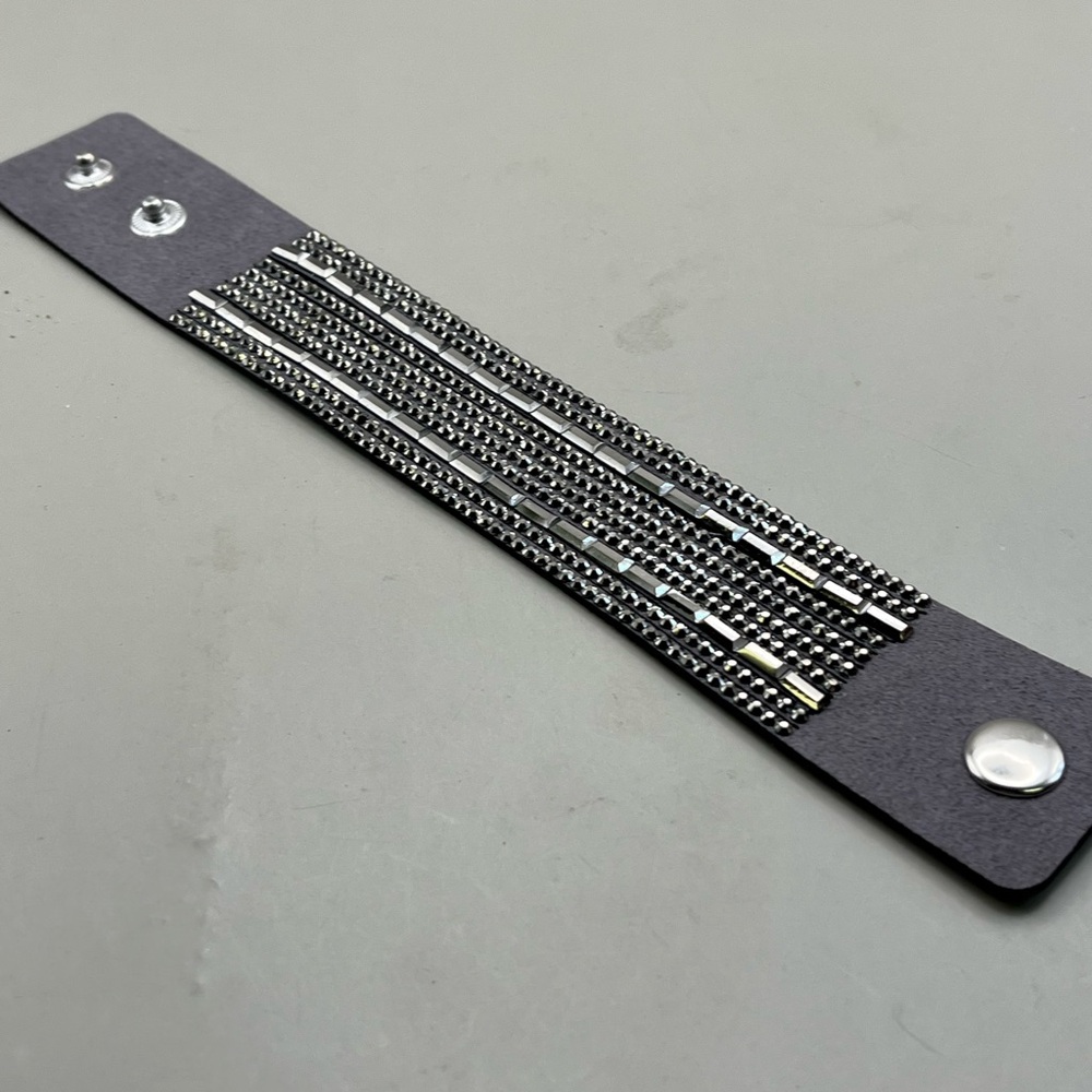 Black and Silver Beaded Bracelet - Picture 2 of 3